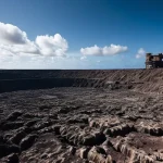 Home 17 나우루 미래 전망 - **Prompt 1: The Scarred Heart of Nauru**
"A wide, desolate landscape showcasing the 'lunar lands...